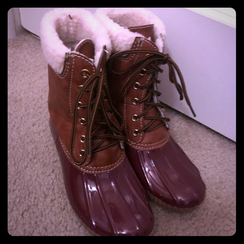 Wine duck boots